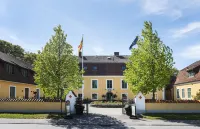 Stiftsgården Åkersberg Hotels near Combat Zone