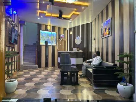 Atithi Palace Luxury Guest House Отели в г. Эйр