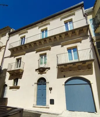 P43 Sicilian Suites