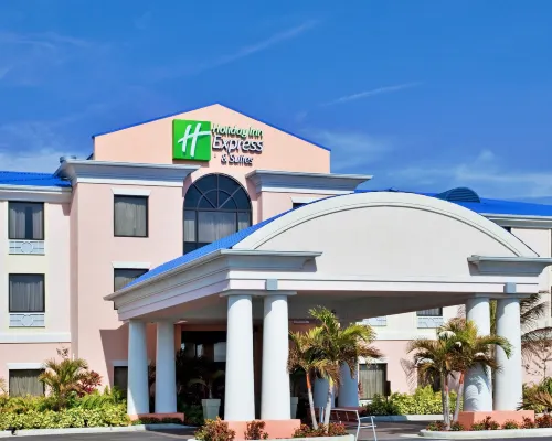 Holiday Inn Express & Suites LAKE OKEECHOBEE by IHG Hotels in Okeechobee County