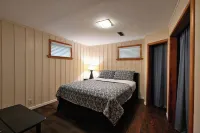 Sandy Shore Lodge- beautiful, private sand beach awaits!