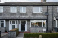 Large-2 Bed House-Free Parking