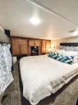 Cozy Tiny Home in Pleasant Springtown Texas with WiFi, AC, Full Kitchen