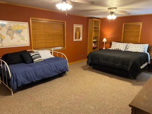 Charming 3-bedroom 2 bath house with WiFi and AC in fabulous Paris Arkansas