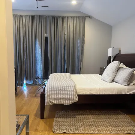 3-Levels.11Beds.Sleeps 20. 10Min Walk to Train. Rooftop+Spa Bath+Garage.