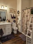 Charming 1-bedroom inlaw suite in wonderful Severance with WiFi, AC