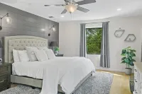 Serene Hudson Valley Escape in Historic Montgomery with Hottub,Pool,King Suite Hotels in Montgomery