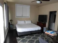 5-bedroom house in delightful Bastrop with fitness room, WiFi, AC