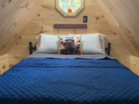 Raccoon Lodge at Coops Creek Cabins Hotels in Dunlap