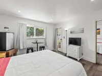 4-bedroom house w/4th room as private separate suite w/POOL Hotels in Sutter County