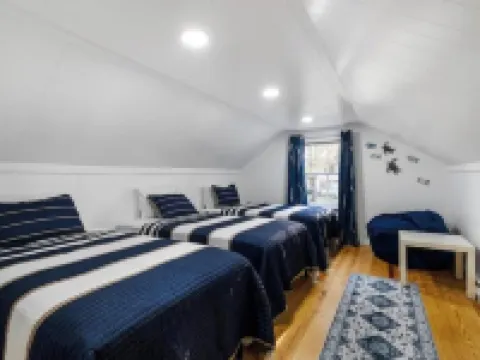 Family Friendly  Lakefront -  Dock & Game Room Perfect for Relaxation and Fun 萊克酒店