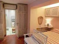 Waterfront villa on sandy beach, private beach, pets welcome. - Homestays