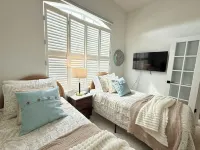 Beat the Summertime Heat Waterfront Escape! Pool, Canal, Gulf Beaches & Fishing!