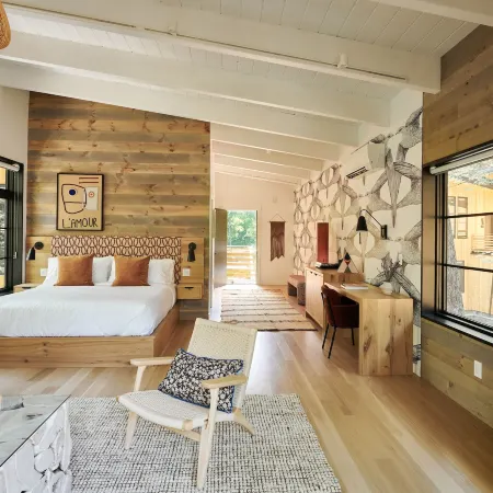 Woodstock Way Hotel
