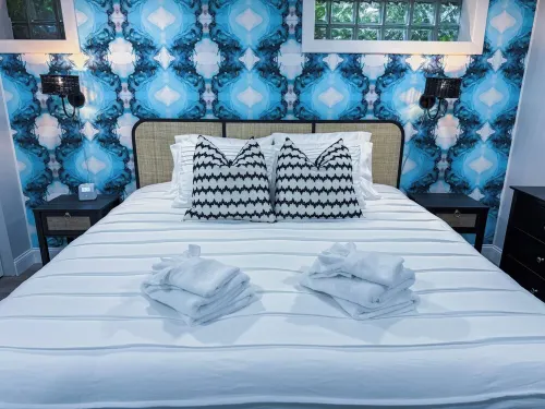 Beach Access-AC-Free Parking-New Listing Discount