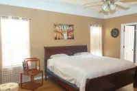 Spacious 5-bedroom house with WiFi, AC and parking in peaceful Southaven. Hotel a Southaven
