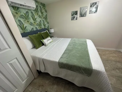 Detached Guest Suite / Beaches + St. Pete Hotspots