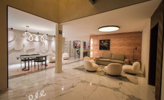 Expo Satelite 2750 Hotel & Suites