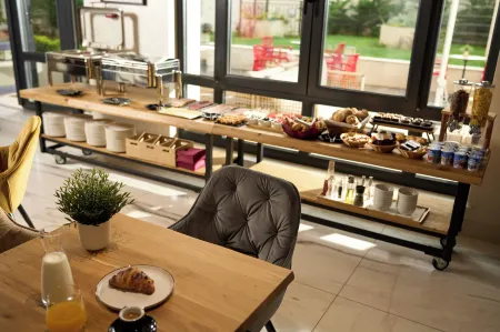 Aurora Sofia Отели рядом с достопримечательностью «Софийский университет»