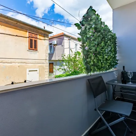Luxury Hedone Apartment Near the Bridge with Private Spa Zone
