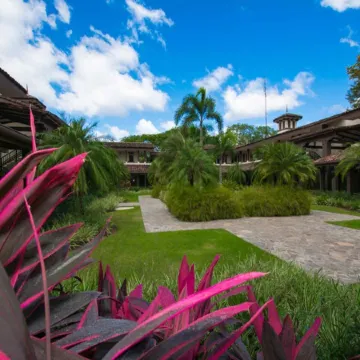 Luxe! Impressively Designed 2nd-Floor Unit in Coco Done in Red and Orange Hues