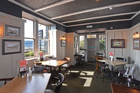 Ardencaple Hotel by Greene King Inns Отели в г. Гринок