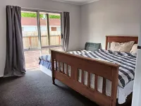 3 Bedroom House, 95 Aquirus Drive, Rotorua Hotels in Kawaha Point