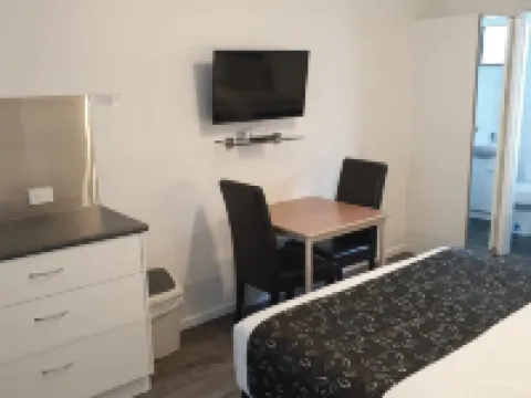 Budget on the Lake Hotels in Hamilton