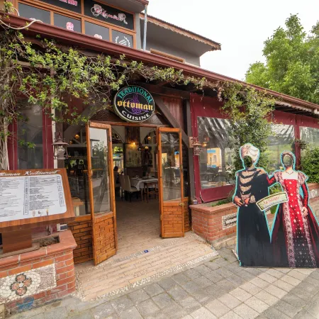 Suzanne Hotel & Restaurant