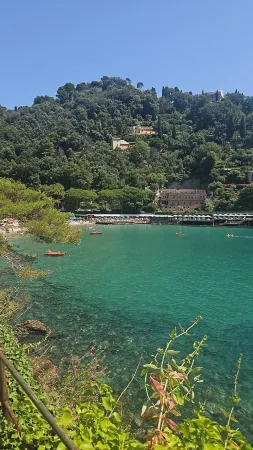 Rapallo 2-Bed Apt, Sleeps 5 with Hot Tub