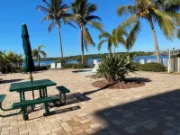 Amazing Waterfront Condo - 2 bedroom 2 bath - Large Balcony   Comfortable Condo Hotels in Seminole