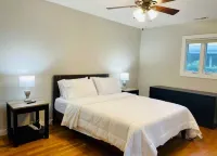 7 Min to UNC Hospital - Walk to Downtown Carrboro / 20 min to Duke Hospital Hotels in Carrboro