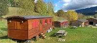 Renting a comfortable wooden trailer at the farm on the Vercors
