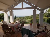 Charmante Villa 4 Chambres, Piscine et Superbe vue Hotels in Eguilles