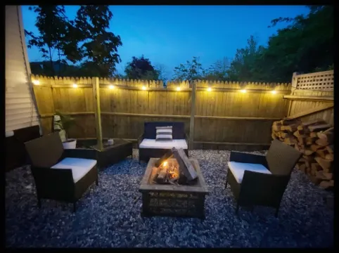 Updated 2 Bedroom with Roof deck and backyard