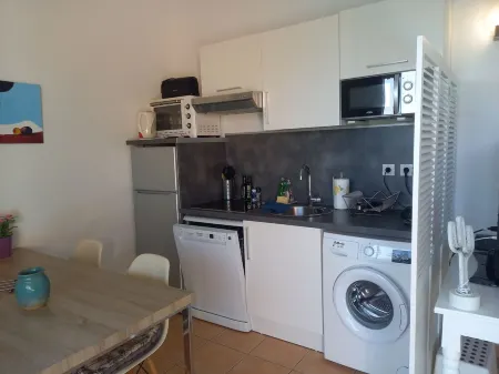 Entre mer et Pinède Carro Petit Village de Pêcheur sur la Côte Bleue, ses Plages Отели в г. Мартигес