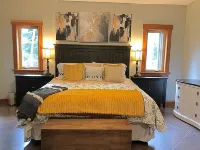 5 Bedroom Seabrook Farmhouse, Hot Tub and Swimming Pool 3 min-Butchart Gardens