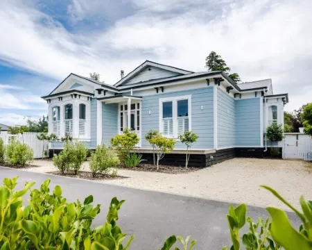 2024 Bach of the Year Property Fully renovated villa in heart of Greytown Hotels in Greytown