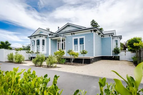 2024 Bach of the Year Property Fully renovated villa in heart of Greytown Hotels in Greytown