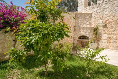 VİLLA NO COMPARE 6 BEDROOM AND 2 LIVING ROOM WITH 2 BIG SWIMING POOL IN KALAN