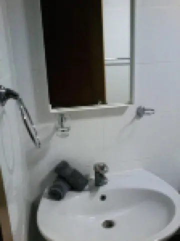 Beautiful 2 bedroom unit, free wifi, pool 3 minutes walk from beach