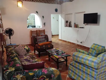 Casita colorida in Ajijic Centro Отели в г. Ахихик