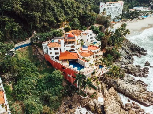 Puerto Vallarta amazing Beachfront Home, Chef included, heated infinite pool.