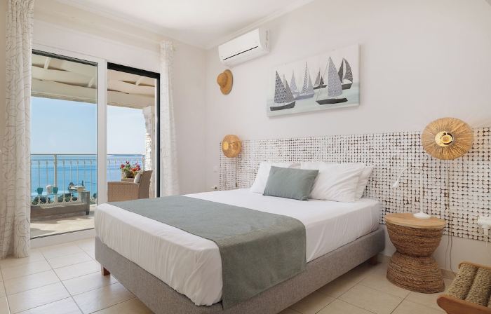 Villa Alemar House with private pool, Spectacular sea views,150m to the beach.