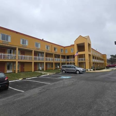 Copley Inn & Suites by OYO Akron Oh
