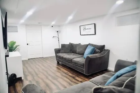 Lovely 2 Bedroom & 1 Bath Space Отели рядом с достопримечательностью «Short Hills Plaza»