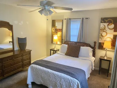 The Oaks on Colonial Các khách sạn gần University of South Alabama