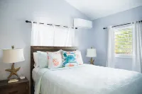 Beachfront Home with Large Deck. Walk to Restaurants.  Near Downtown. Hotels in 