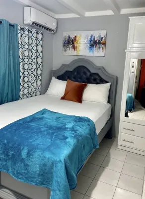 La Petite Maison Hotel a 
