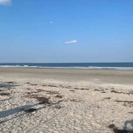 One Minute Walk To The Beach!